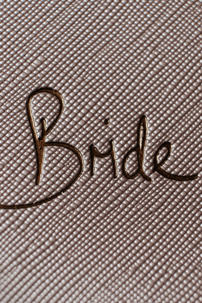 Rosa Bride - Schriftzug auf einer Tasche